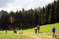 Wandern mit Wanderstöcken Wandern mit Wanderstöcken