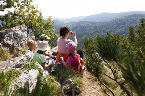 Wanderung - Familie macht Pause